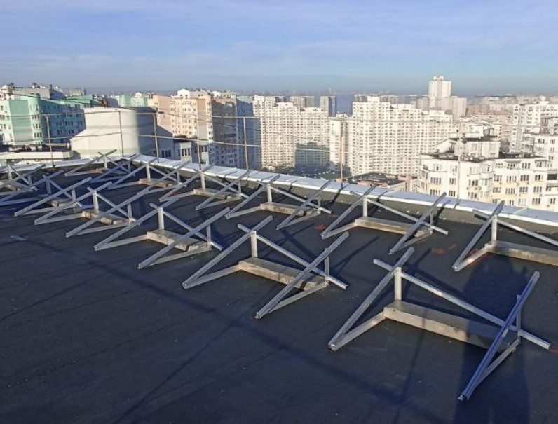 Монтаж системи фотомодулів на плаский дах 
